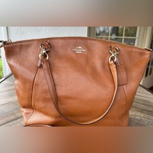 Coach Kelsey crossbody/shoulder bag in Camel